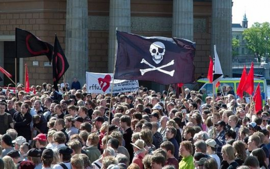 Pirates & Co: The Fast Emergence of New Parties in the Virtual Age
